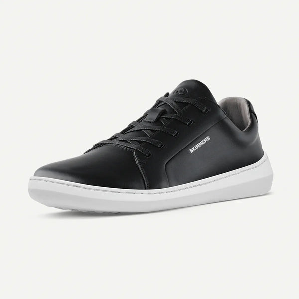 skinners_moonwalker_black_white_front