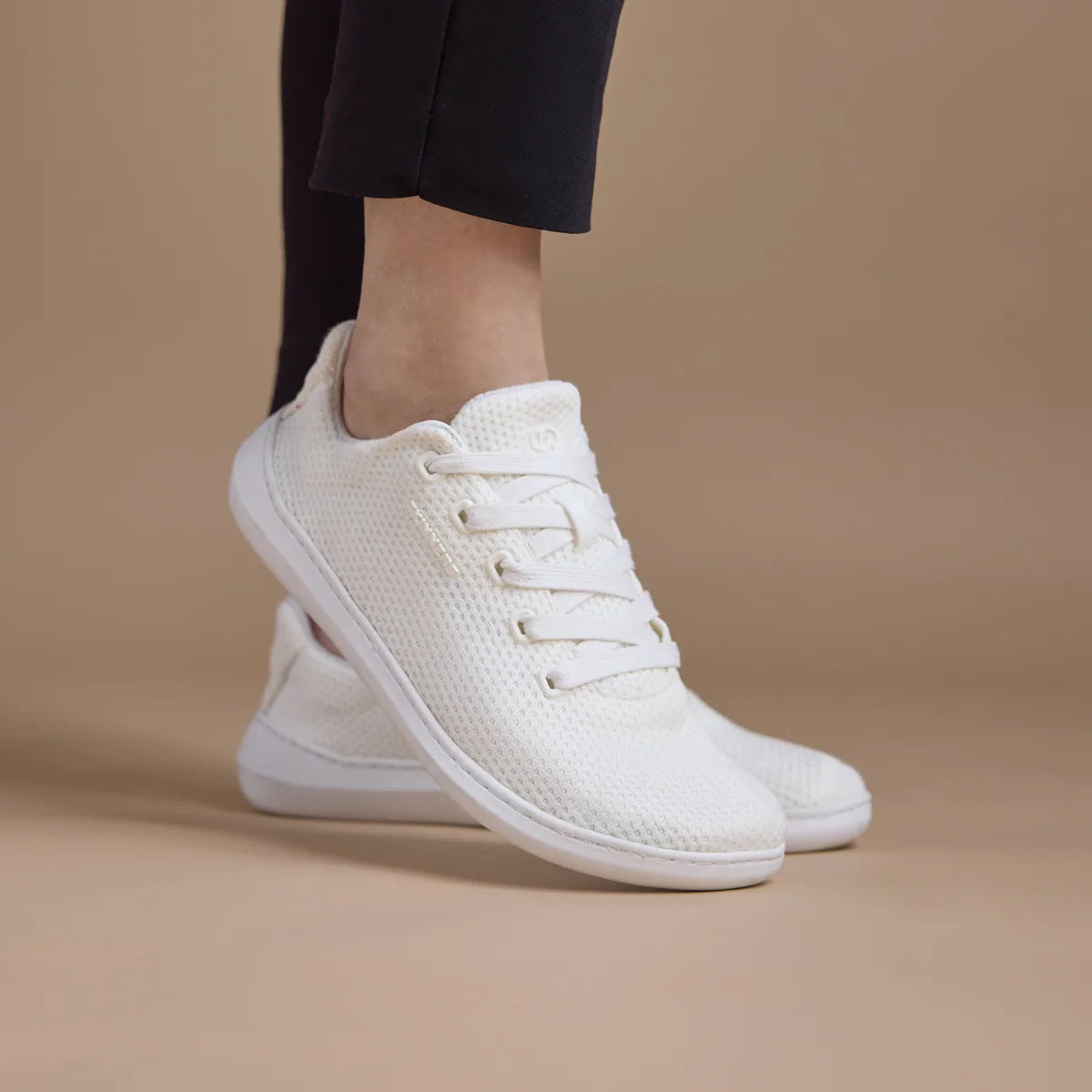 skinners_globetrotter_white_1